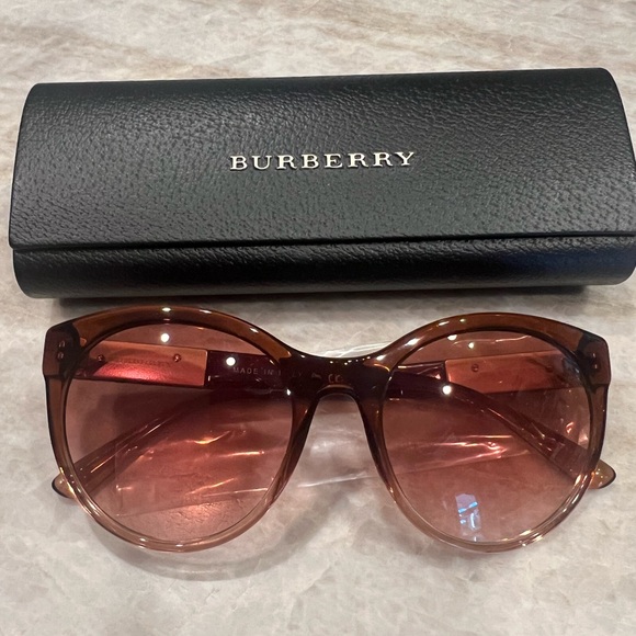 Brand New in box Burberry sunglasses - Picture 1 of 11